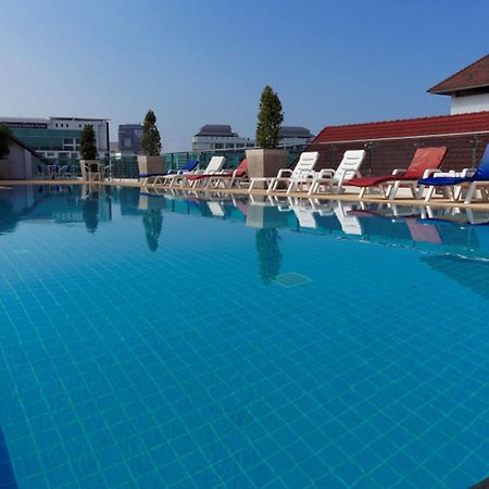 Готель Pattaya Blue Sky Екстер'єр фото