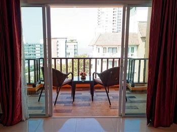 Готель Pattaya Blue Sky Екстер'єр фото